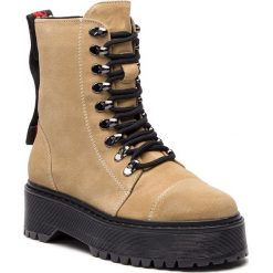 Botki BRONX - 47172-C BX 1572 Cappuccino 125. Brązowe botki Bronx, z aplikacjami, z materiału, bez obcasa, na obcasie, bez zapięcia. W wyprzedaży za 419.00 zł.