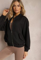 Czarna Bluza Typu Bomberka z Suwakiem i Kieszeniami na Klapki Pleoria. Czarne bluzy Renee, plus size, bez wzorów, bez kaptura. Za 44.99 zł.