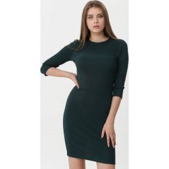 Ciemnozielona Sukienka Yvette. Sukienki Born2be, na imprezę, na jesień, l, bez wzorów, z dzianiny, bez kołnierzyka, bez ramiączek, midi, dopasowane. Za 69.99 zł.