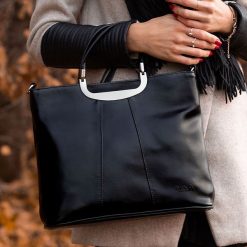 Torebka skórzana damska elegancka DAN-A T280 czarna. Czarne torebki klasyczne DAN-A, bez wzorów, ze skóry, bez dodatków. Za 349.99 zł.