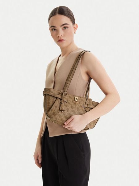 Guess Torebka Yesba HWSG78 33080 Beżowy. Brązowe torebki klasyczne Guess, z aplikacjami, ze skóry, bez dodatków. Za 639.99 zł.