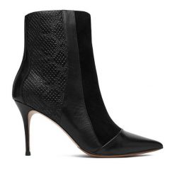 Botki Eva Minge. Czarne botki Eva Minge, bez wzorów, bez obcasa, na szpilce, bez zapięcia. Za 599.99 zł.