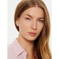 Kolczyki Tory Burch. Białe kolczyki Tory Burch. Za 369.99 zł.