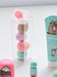 Gąbki do makijażu 4 pack Pusheen The Cat - różowy. Aplikatory i gąbki Sinsay. Za 19.99 zł.