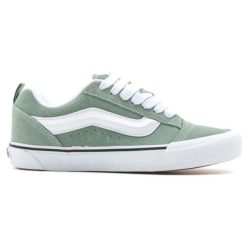 Buty na deskorolkę damskie Vans Knu Skool. Zielone trampki Vans, bez wzorów, bez zapięcia. Za 276.64 zł.