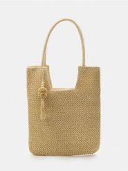 Duża pleciona torba na ramię z zawieszką - kremowy. Białe torby na ramię Sinsay, bez wzorów, na ramię, duże, bez dodatków. Za 39.99 zł.