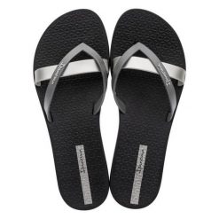 Japonki damskie Ipanema Kirei. Czarne klapki Ipanema, bez wzorów, bez obcasa. Za 65.99 zł.