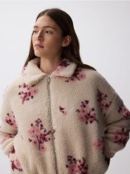 Miękka bluza z kołnierzykiem - kremowy. Białe bluzy Reserved, l, bez wzorów, z dzianiny, bez kaptura. Za 199.99 zł.