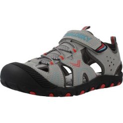 Sandały PABLOSKY 985950P Szary. Szare sandały PABLOSKY, bez wzorów, z syntetyku, sportowe, bez obcasa, bez zapięcia. Za 189.99 zł.