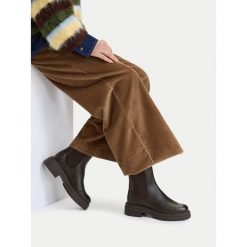 Sztyblety Lasocki. Brązowe botki Lasocki, bez wzorów, bez obcasa, na płaskiej podeszwie, bez zapięcia. Za 269.99 zł.