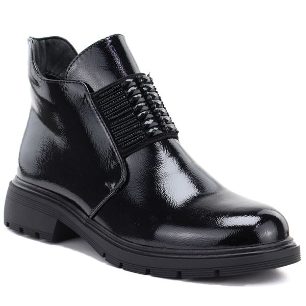 Botki damskie lakierowane czarne M.Daszyński MR2501. Czarne botki M.Daszyński, bez wzorów, z lakierowanej skóry, bez obcasa, bez zapięcia. Za 159.99 zł.