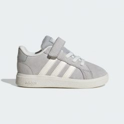 Kapcie ADIDAS GRAND COURT 00S EL Szary. Białe obuwie domowe Adidas, bez wzorów, ze skóry, bez zapięcia. Za 179.00 zł.