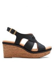 Clarks Skórzane sandały "Elleri Rae" w kolorze czarnym na koturnie rozmiar: 41,5. Czarne sandały Clarks, bez wzorów, z nubiku, z otwartym noskiem, bez obcasa, na koturnie, bez zapięcia. Za 158.47 zł.