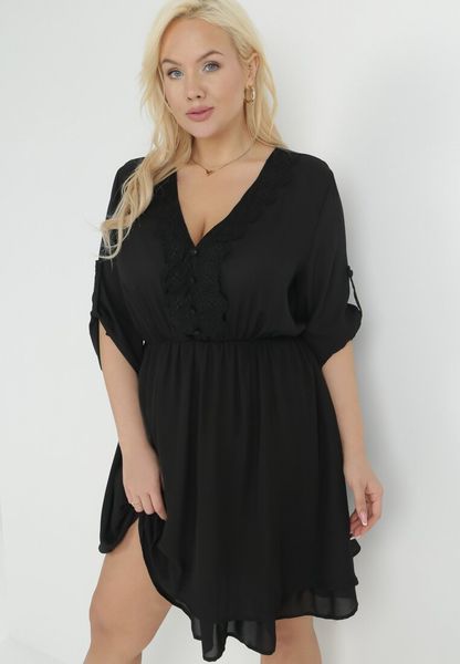 Czarna Rozkloszowana Sukienka Mini z Ozdobnym Dekoltem i Gumką w Pasie Braely. Czarne sukienki Born2be, l, z aplikacjami, z gumy, eleganckie, bez kołnierzyka, plus size, bez ramiączek, mini, rozkloszowane. Za 99.99 zł.