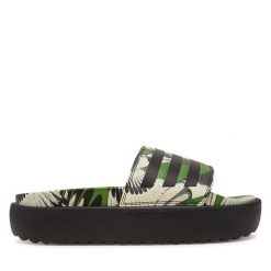 Klapki adidas. Zielone klapki Adidas, bez wzorów, bez obcasa. Za 179.99 zł.