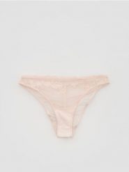 Majtki figi z haftem - pastelowy róż. Czerwone figi Reserved, l, bez wzorów. Za 39.99 zł.