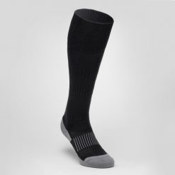 Skarpety do rugby R500 wysokie. Czarne skarpety OFFLOAD, bez wzorów, z elastanu. Za 24.99 zł.