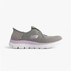 Buty sportowe damskie Skechers Summits-New Daily Slip-ins. Fioletowe obuwie sportowe Skechers, z materiału, bez zapięcia. Za 259.00 zł.