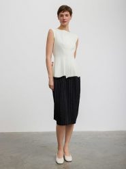 BGN Sukienka w kolorze kremowo-czarnym rozmiar: 34. Brązowe sukienki BGN, na imprezę, bez wzorów, bez kołnierzyka, bez ramiączek, midi. Za 78.99 zł.