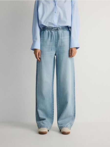 Jeansy wide leg - niebieski. Niebieskie jeansy Reserved, bez wzorów. W wyprzedaży za 69.99 zł.