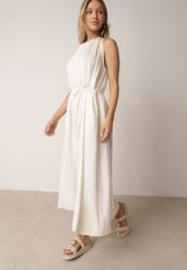 Jasnobeżowa Wiskozowa Sukienka Bez Rękawów z Warkoczowym Splotem przy Dekolcie Shirineli. Brązowe sukienki Born2be, na co dzień, l, bez wzorów, z tkaniny, boho, bez kołnierzyka, plus size, bez ramiączek, maxi, proste. Za 109.99 zł.