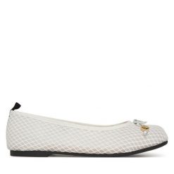 Baleriny LOVE MOSCHINO. Białe baleriny Love Moschino, bez wzorów, bez obcasa. Za 469.99 zł.