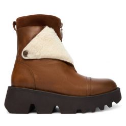 Botki Fly London. Brązowe botki Fly London, bez wzorów, bez obcasa, na płaskiej podeszwie, bez zapięcia. Za 669.99 zł.