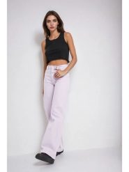 Monki Dżinsy - Comfort fit - w kolorze lawendowym rozmiar: W25. Różowe jeansy Monki, z aplikacjami, z podwyższonym stanem. Za 61.02 zł.