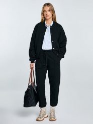 BIG STAR Spodnie dresowe w kolorze czarnym rozmiar: XS. Czarne spodnie dresowe Big Star, xs, bez wzorów, z dresówki. Za 87.99 zł.