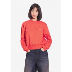 Bluza sportowa damska Prosto Bomb bez kaptura. Czerwone bluzy Prosto, bez wzorów, bez kaptura. W wyprzedaży za 233.99 zł.