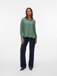 Vero Moda Koszula w kolorze zielonym rozmiar: XS. Zielone koszule Vero Moda, s, bez wzorów, z wiskozy, klasyczne, bez kołnierzyka, bez ramiączek. Za 87.45 zł.
