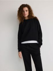Bluza regular z bawełną - czarny. Czarne bluzy Reserved, l, bez wzorów, z bawełny, bez kaptura. W wyprzedaży za 59.99 zł.