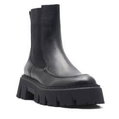 Botki Badura. Czarne botki Badura, bez wzorów, bez obcasa, na płaskiej podeszwie, bez zapięcia. Za 399.99 zł.