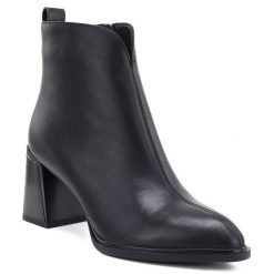 Skórzane botki damskie na obcasie czarne Vinceza 67057. Czarne botki VINCEZA, bez wzorów, ze skóry, bez obcasa, na obcasie, bez zapięcia. Za 229.99 zł.