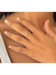 Les Petites Précieuses Pozłacany pierścionek z cyrkoniami i perydotem rozmiar: 58. Zielone pierścionki Les Petites Précieuses, z cyrkonią, pozłacane. Za 113.63 zł.