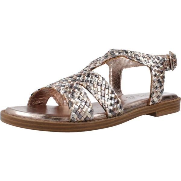 Sandały CARMELA 162199C Brąz. Brązowe sandały Carmela, bez wzorów, ze skóry, bez obcasa, bez zapięcia. Za 292.99 zł.