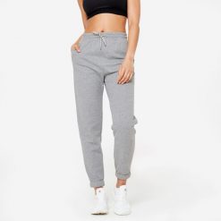 Spodnie dresowe damskie Domyos Gym & Pilates. Szare spodnie dresowe DOMYOS, s, bez wzorów, z bawełny, na fitness i siłownię. Za 89.99 zł.