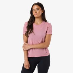 Koszulka treningowa damska Swedemount Ultra Light Tee szybkoschnąca. Czerwone bluzki SWEDEMOUNT, bez wzorów, sportowe, bez kołnierzyka, bez ramiączek. Za 129.99 zł.