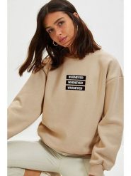 Trendyol Bluza w kolorze beżowym rozmiar: M. Brązowe bluzy Trendyol, m, bez wzorów, bez kaptura. Za 74.81 zł.