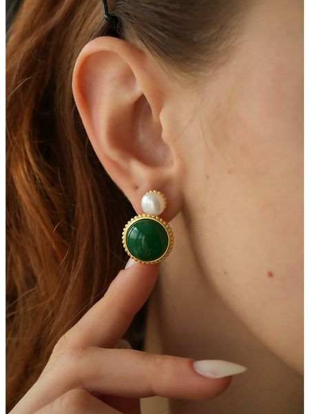 L'Atelier de Gaia Pozłacane kolczyki z perłami i agatami rozmiar: onesize. Białe kolczyki L'Atelier de Gaia, z agatem, pozłacane. Za 104.64 zł.