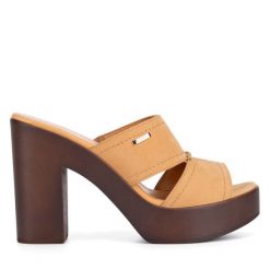 Klapki Lasocki. Brązowe klapki Lasocki, bez wzorów, bez obcasa. Za 169.99 zł.