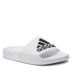 Klapki adidas. Białe klapki Adidas, bez wzorów, bez obcasa. Za 79.99 zł.