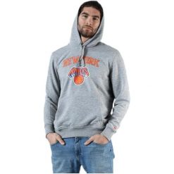 Bluza z kapturem New York Knicks. Szare bluzy Mitchell & Ness, bez wzorów, z kapturem. Za 375.00 zł.