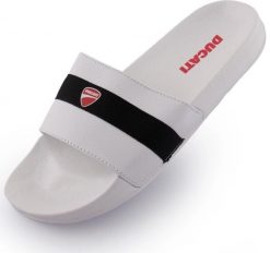 Białe i czarne kapcie Ducati - letnie, unisex. Białe obuwie domowe 661, bez wzorów, z materiału, bez zapięcia. Za 158.99 zł.