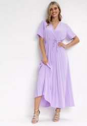 Fioletowa Sukienka Plisowana Maxi z Wiązanym Paskiem Dianiza. Fioletowe sukienki Born2be, bez wzorów, z materiału, bez kołnierzyka, bez ramiączek, maxi. Za 109.99 zł.