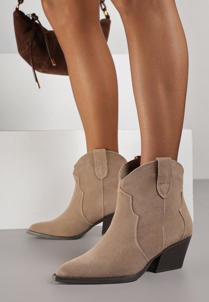 Ciemnobeżowe Skórzane Botki Typu Kowbojki na Stożkowym Obcasie Lianessea. Brązowe botki Born2be, bez wzorów, z jeansu, bez obcasa, na obcasie, bez zapięcia. Za 229.99 zł.