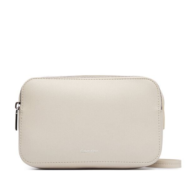 Torebka Calvin Klein. Białe listonoszki Calvin Klein, bez wzorów, bez dodatków. Za 409.99 zł.