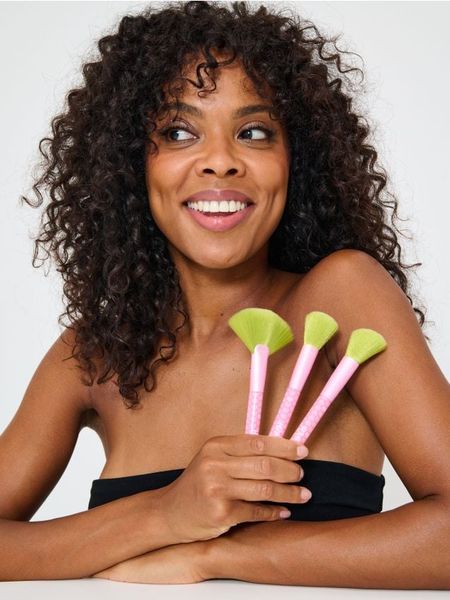 Pędzle do makijażu 3 pack Grinch - wielobarwny. Pędzle Sinsay. Za 17.99 zł.