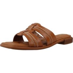 Sandały CLARKS ARIANY MULE Brązowy. Brązowe sandały Clarks, bez wzorów, ze skóry, bez obcasa, bez zapięcia. Za 215.99 zł.