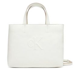 Torebka Calvin Klein Jeans. Białe torebki klasyczne Calvin Klein Jeans, bez wzorów, z jeansu, bez dodatków. Za 439.99 zł.